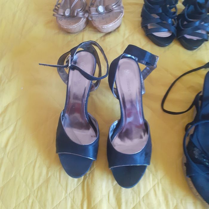 Selling 3 pairs of sandals, each for €5. They are in very good condition.64343228709889121