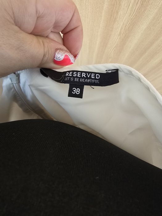 Sukienka letnia reserved z baskinką 38 śmietankowa