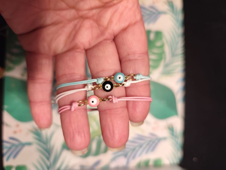 Pulseiras feitas a mão