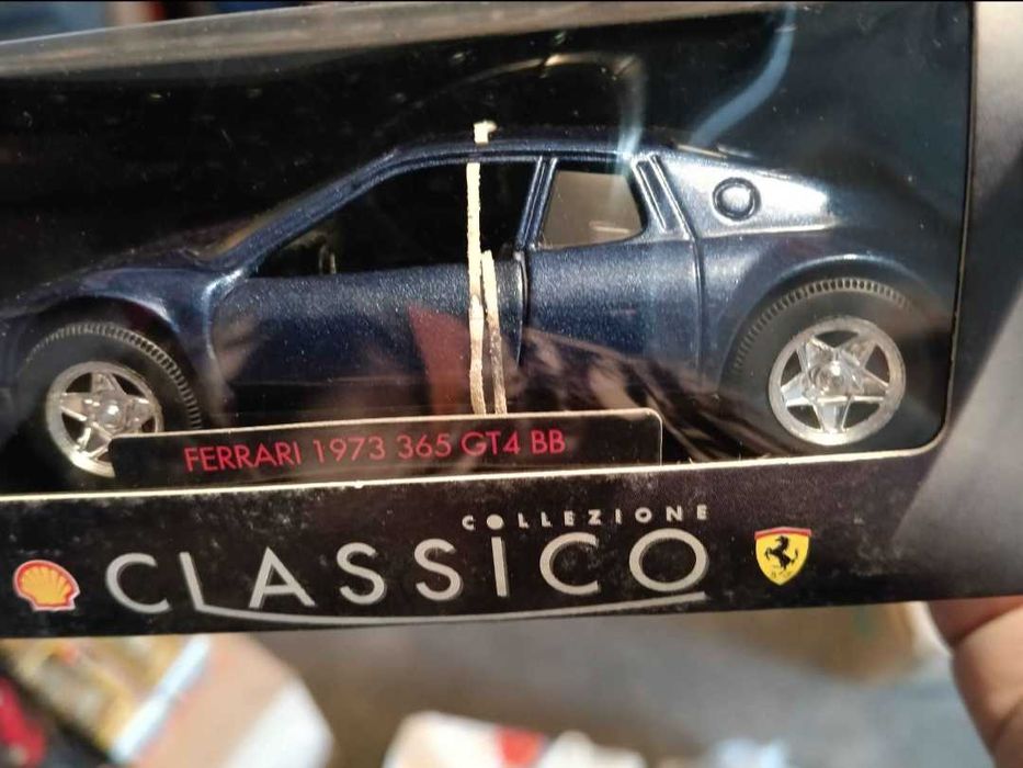Carros de coleção da Porsche e da Ferrari