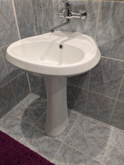 Umywalka na nodze Hybner