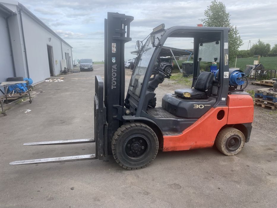 Wózek widlowy toyota  F8 G30