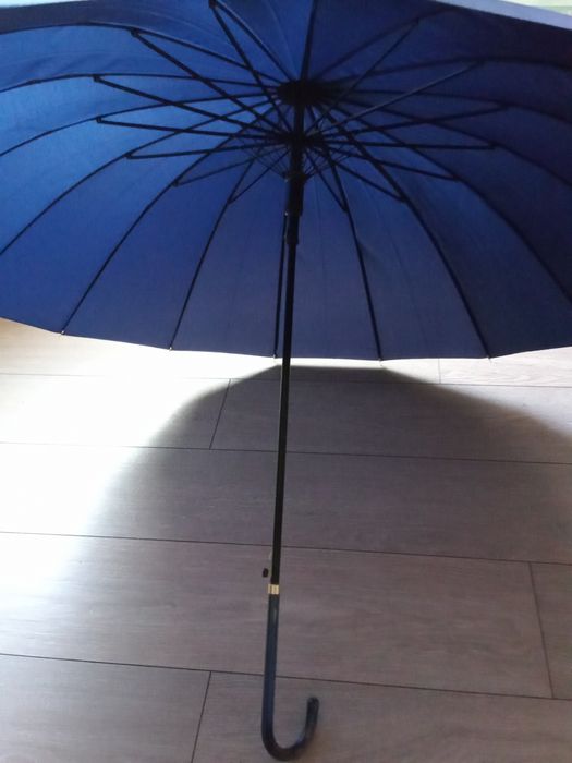 Продам зонт новый