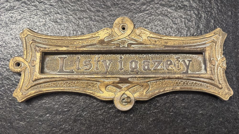 Stare mosiężne okucie meblowe / uchwyt na etykietę / vintage / secesja