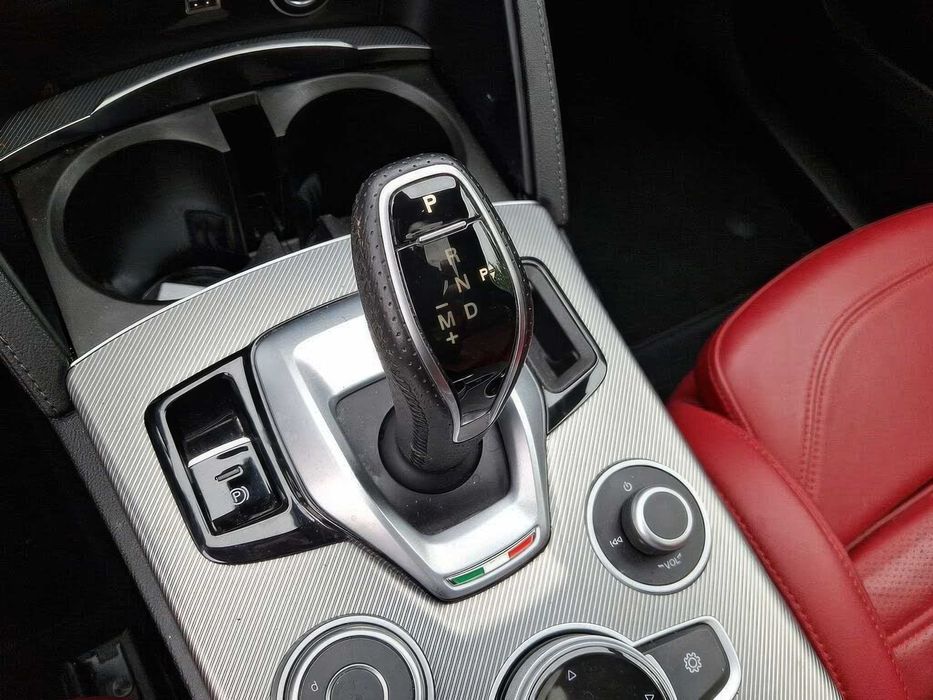 Alfa Romeo Stelvio Veloce      2023