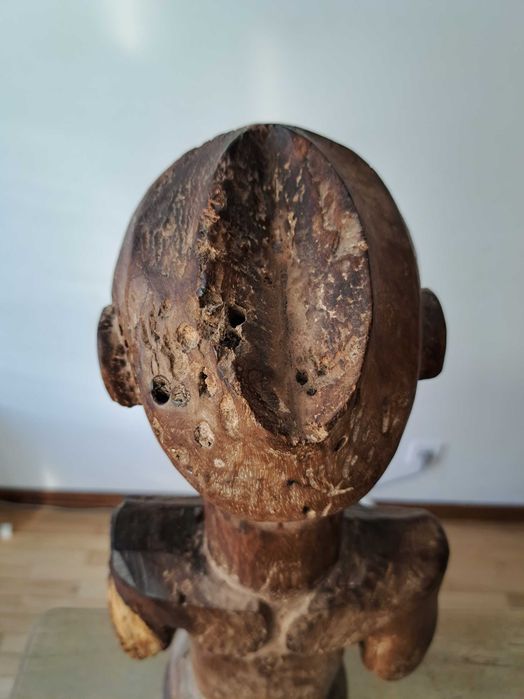 Figura africana muito antiga. Africa. Tribal.