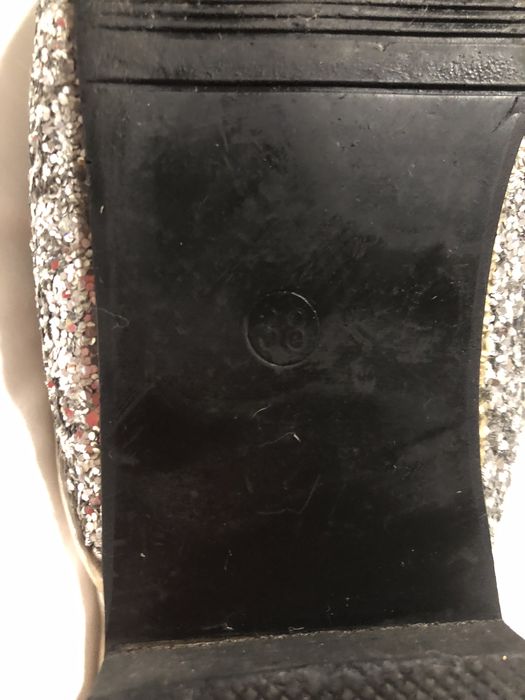 Chinelos  com brilhantes abertos atras