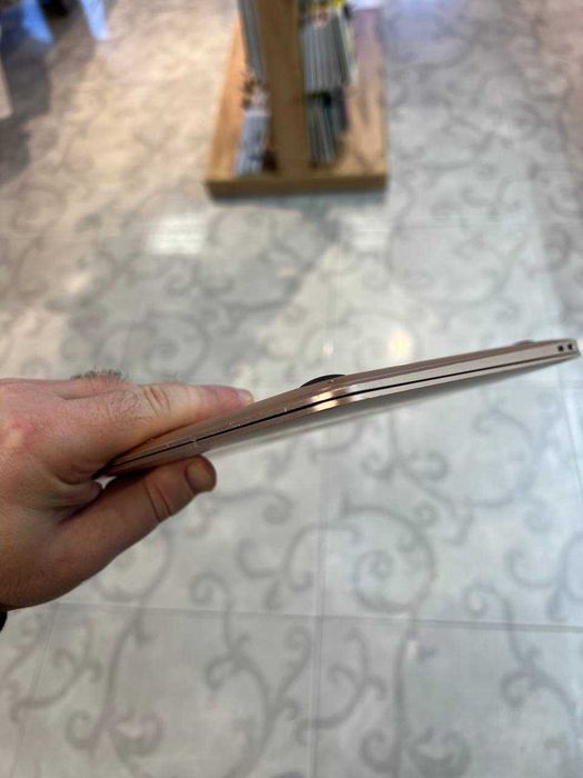 MacBook Air 13" M1 2020 — легкий, потужний, 100% справний