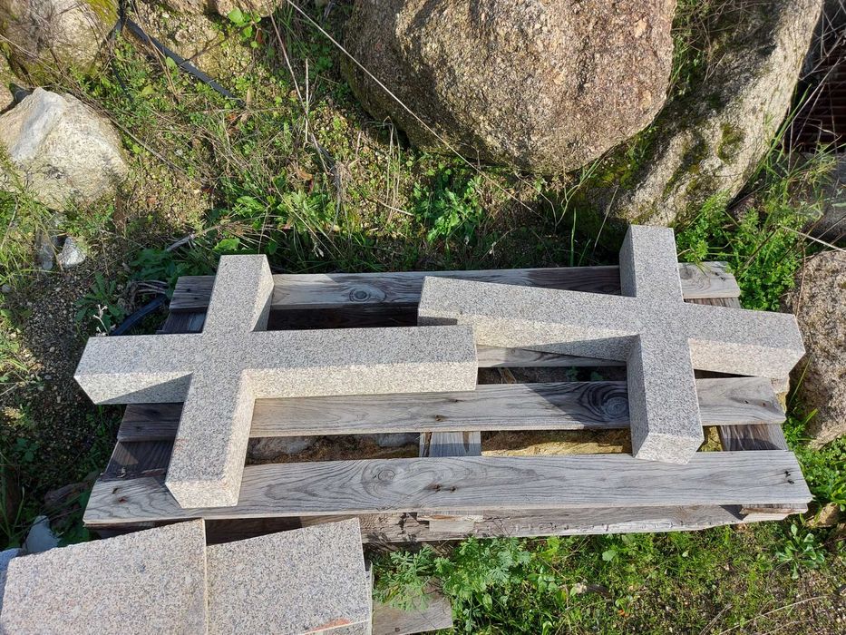 Cruzes em granito amarelo 50 x 70 cm