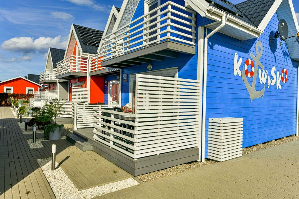 Zakotwicz się nad morzem  KOTWISKO Sarbinowo Domki z basenem .