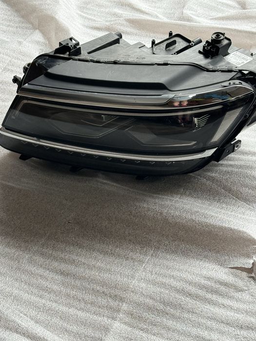 Reflektor lampa do Tiguana