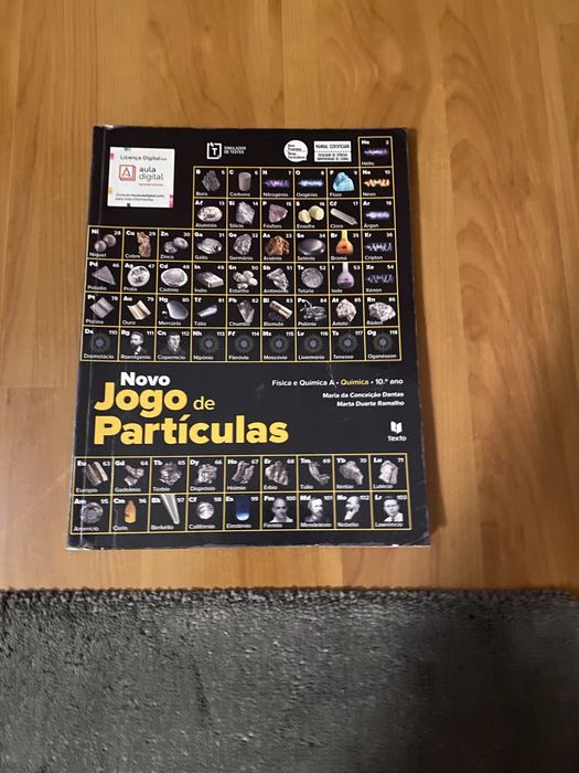 Livros 10° e 11.º de Fisica e Quimica