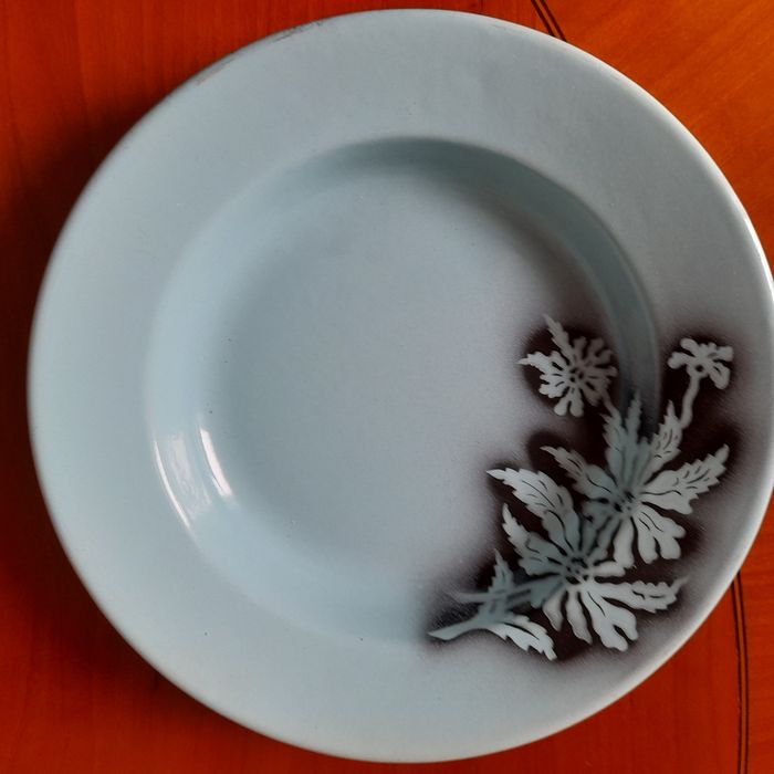 Prato de aluminio antigo