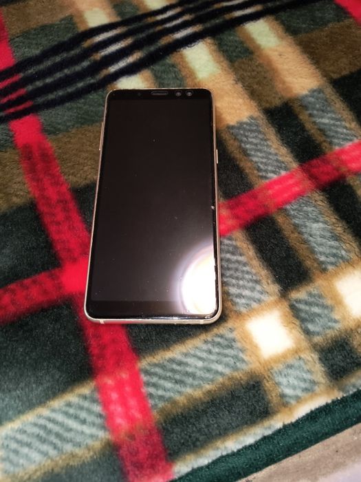 Продам смартфон Samsung A8
