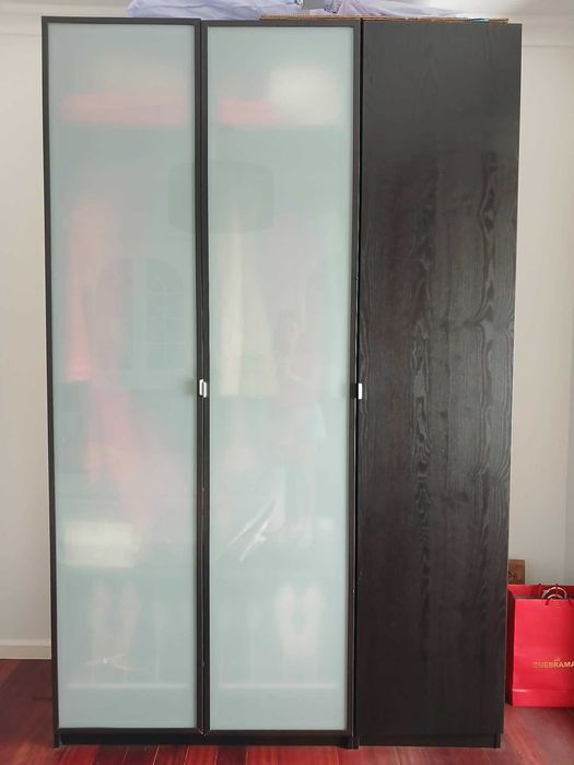Guarda fatos IKEA com sapateira