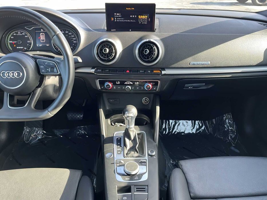 Audi A3 e-tron      2016