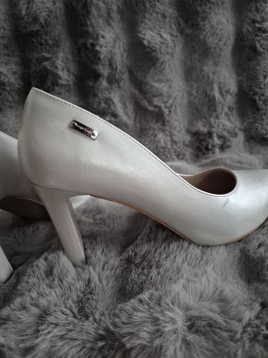 Szpilki perłowe raz założone