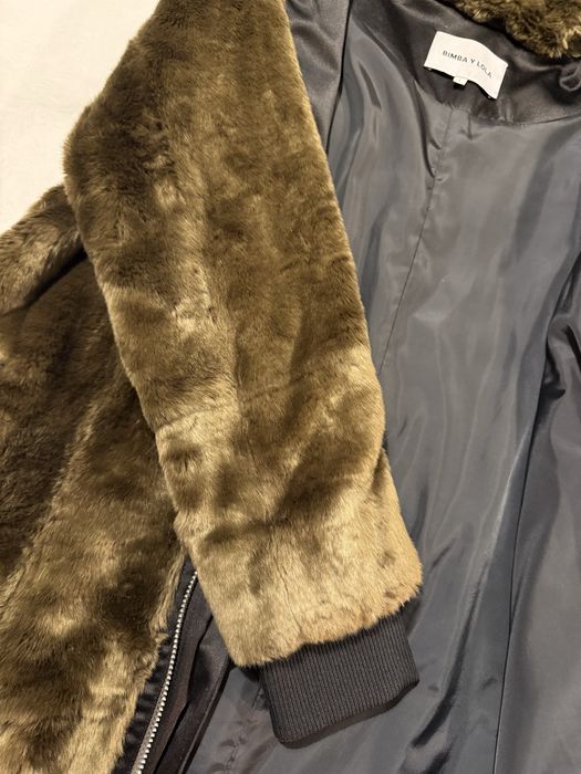 Casaco pêlo com capuz Bimba & Lola