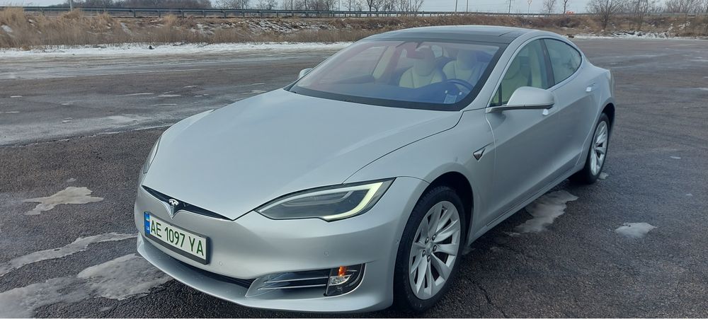 Тесла S 2017 г.