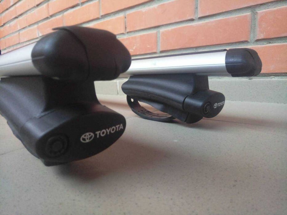 б.у. поперечины Toyota і Lexus багажник как THULE