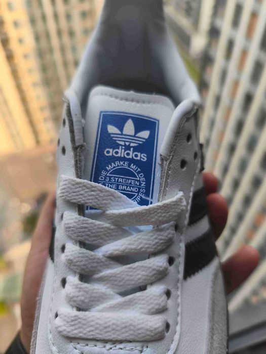 Damskie trampki Adidas, białe i szare, rozmiar 39