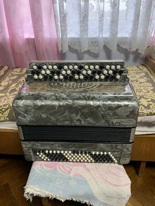 Продам супер баян. І акордеон латунні голоса.