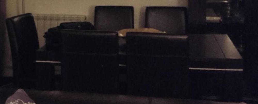 Mesa de jantar e cadeiras