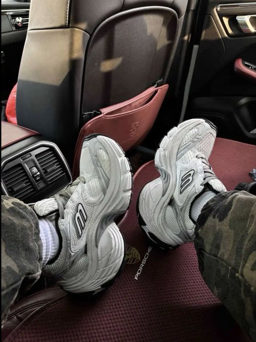 Balenciaga 10 XL в наявності