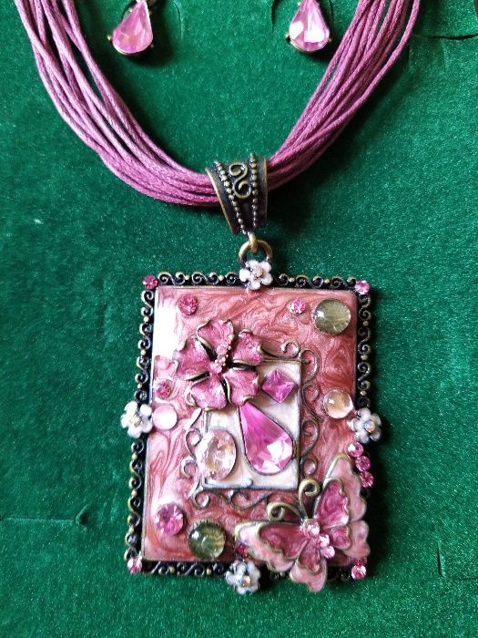 Кулон и серьги "Fashion Jewelry" - подарок к празднику.