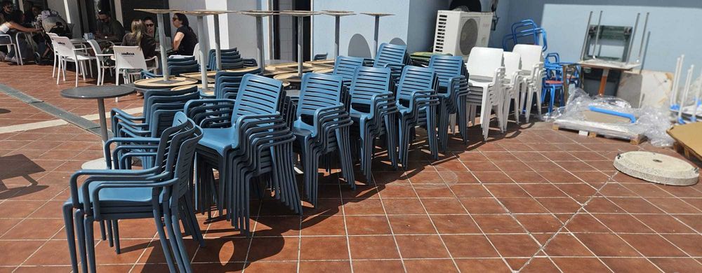 Vendo cadeiras e mesas para esplanada