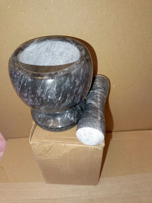 Moździerz kuchenny z tłuczkiem kamienny duzy