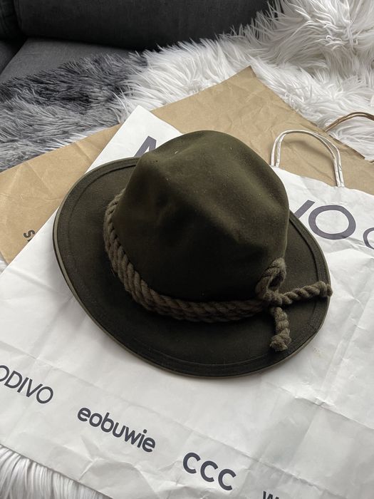 Zielona czapka mysliwska