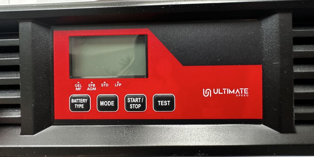 Потужний зарядний пристрій Ultimate Speed ULG 17 B2  12V дисплей