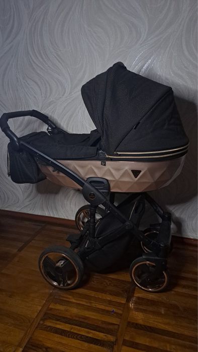 Продаю коляску Junama