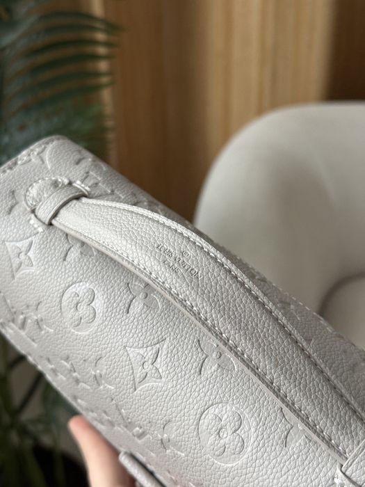 Torebka Louis Vuitton pochette metis empreinte brume
