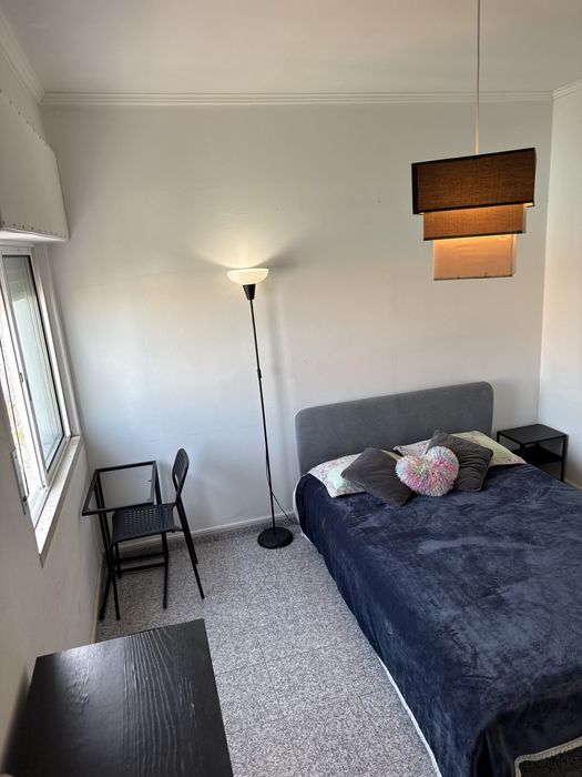 Arrenda-se quarto moniliado na Moita