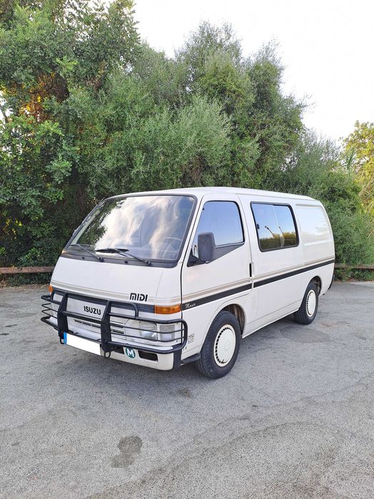 Isuzu Midi 2.2 diesel Nacional c/apenas 156.000 Km.