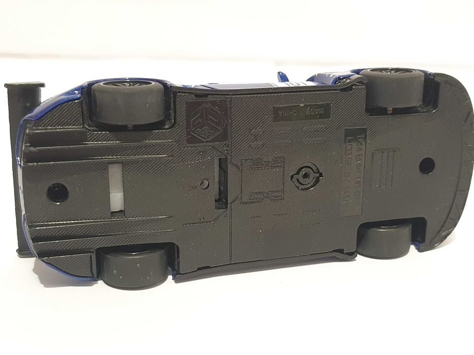 Metalowe auto BMW M6 GT3 skala 1/44 nowy samochod niebieski Pull-Back