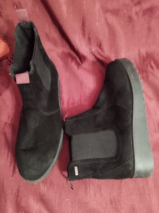 Botas de senhora em camurça