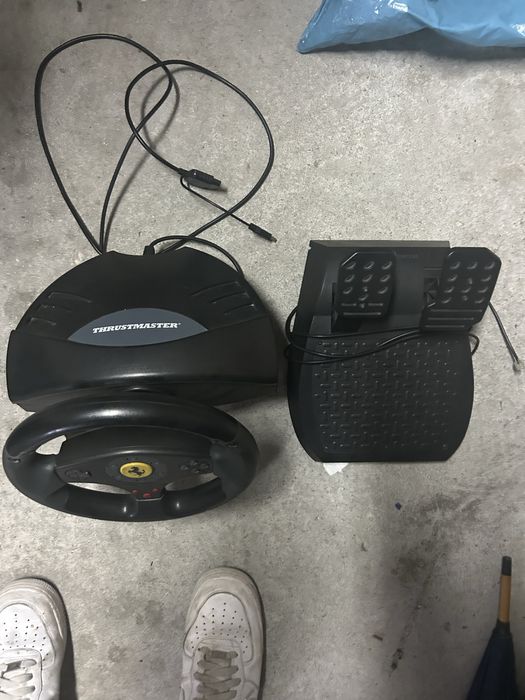 Volante thrustmaster Ferrari PS2