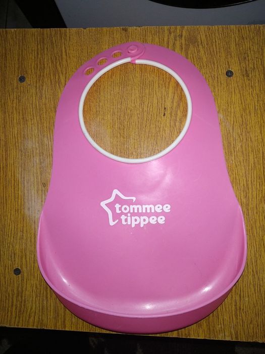 продам нагрудники Tommee Tippee