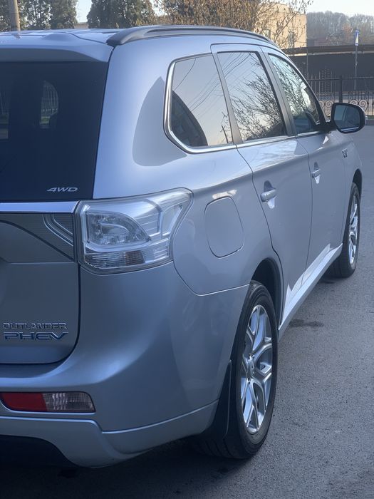 Mitsubishi Outlender PHEV