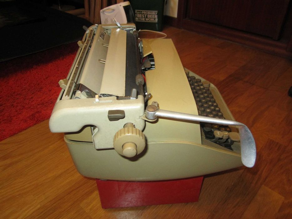 Máquina de escrever Messa M1