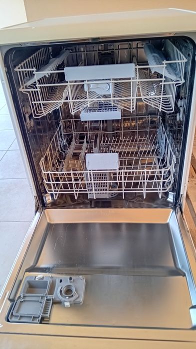 Maquina lavar loiça Beko DFN 6833
