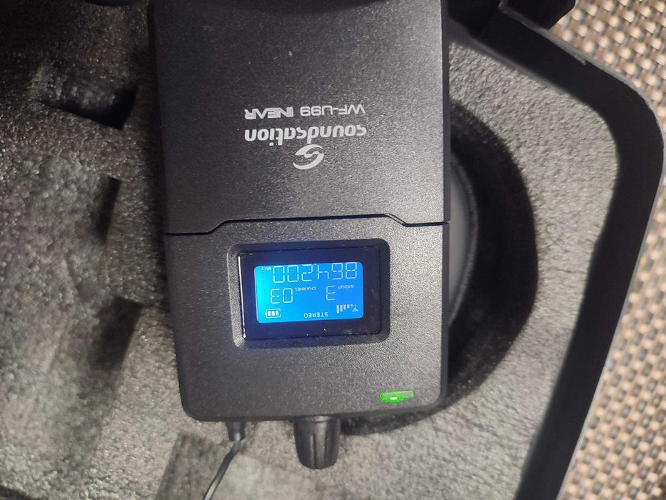 Douszne bezprzewodowe monitory słuchawkowe UHF Soundsation WF-U99