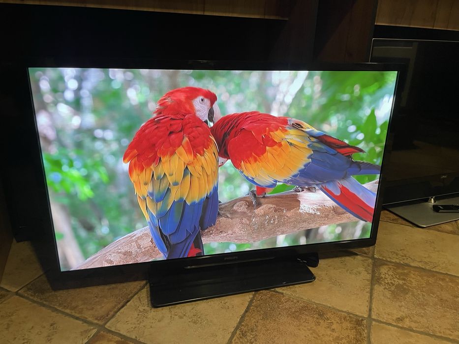 Телевізор Philips 40 + кріплення