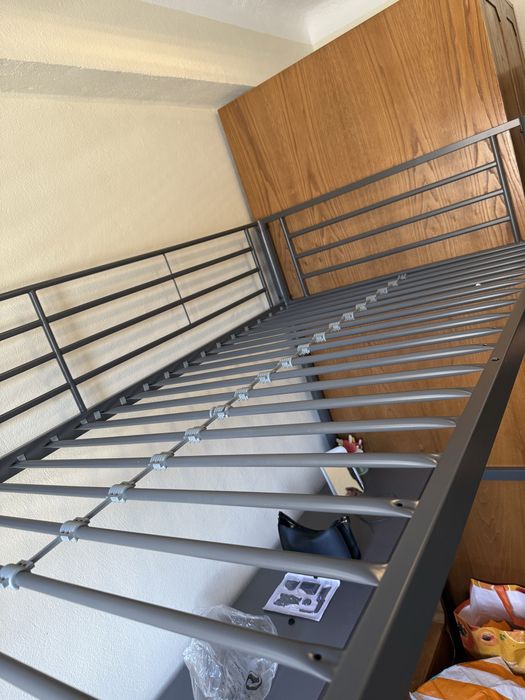 Cama alta com escada para solteiro + colchao + escritorio