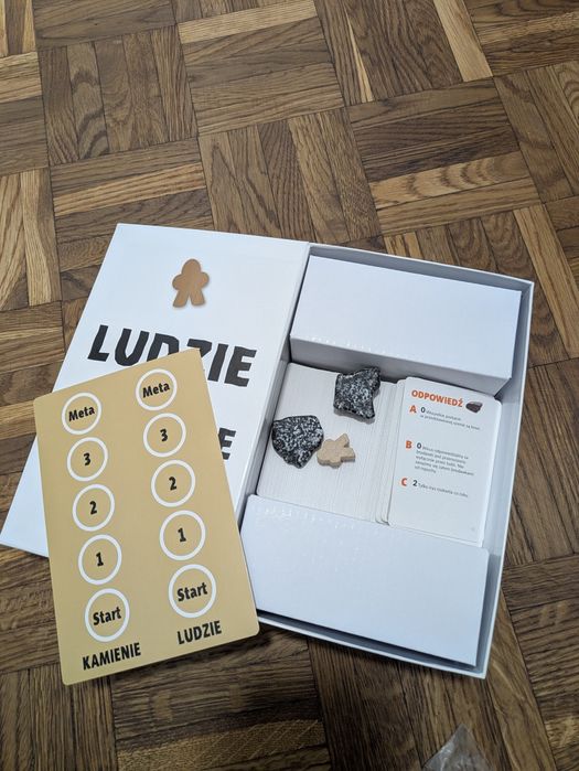 Gra ludzie kontra kamienie