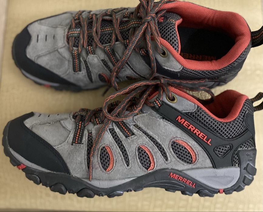 Кросівки MERRELL.