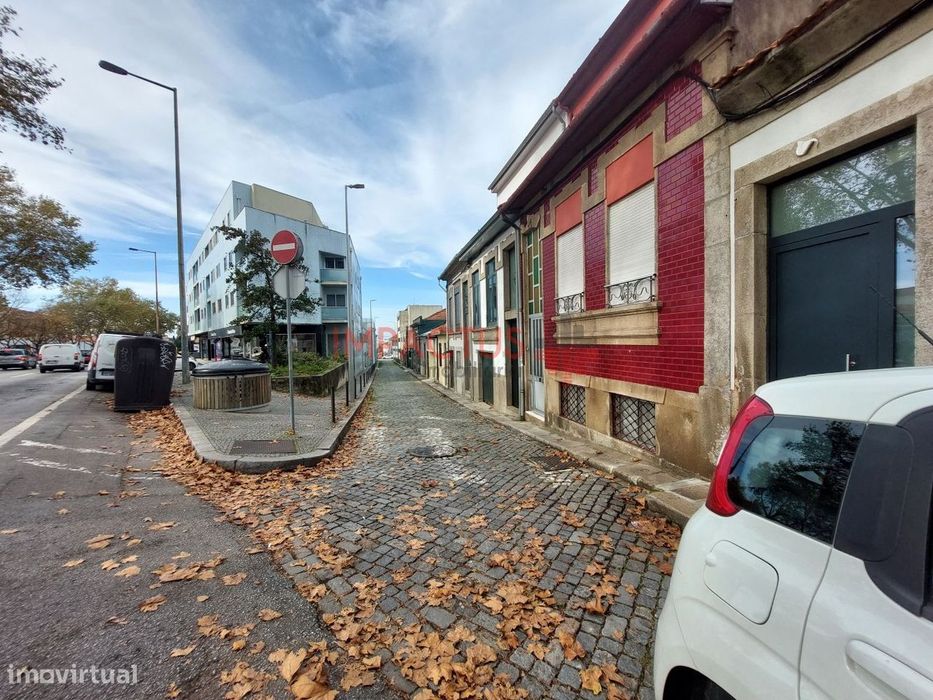 Terreno junto ao Hospital de São João - Circunvalação